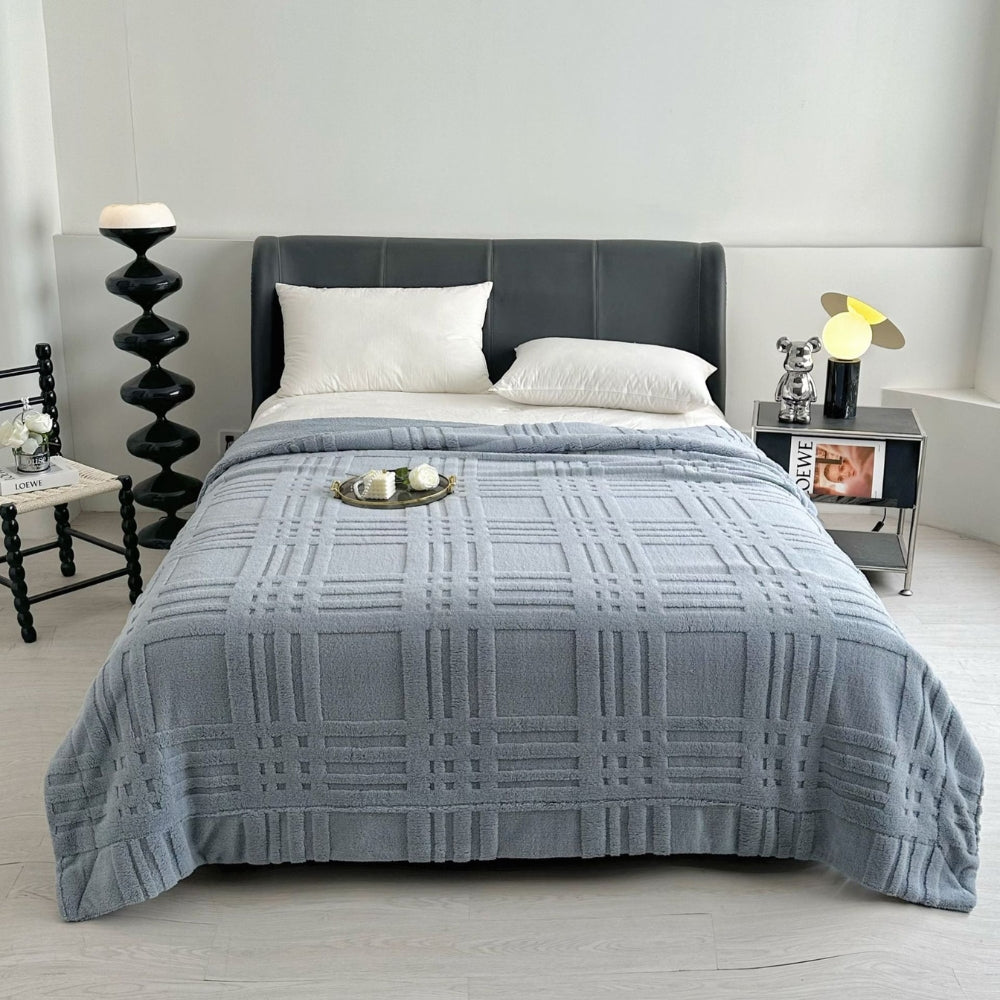 Couverture en microfibre pour femme avec un motif à carreaux élégant pour des soirées douillettes 1