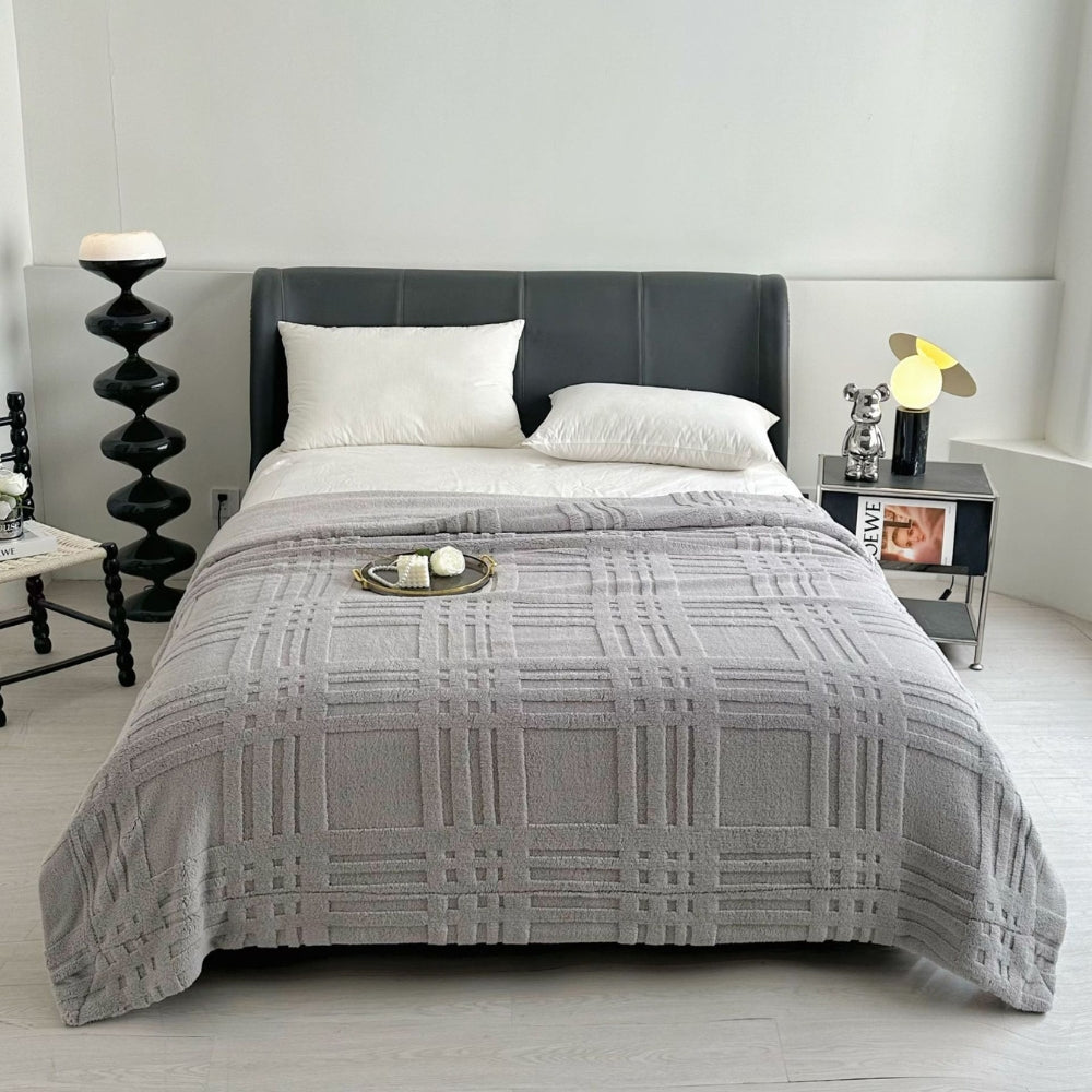Couverture en microfibre pour femme avec un motif à carreaux élégant pour des soirées douillettes 2