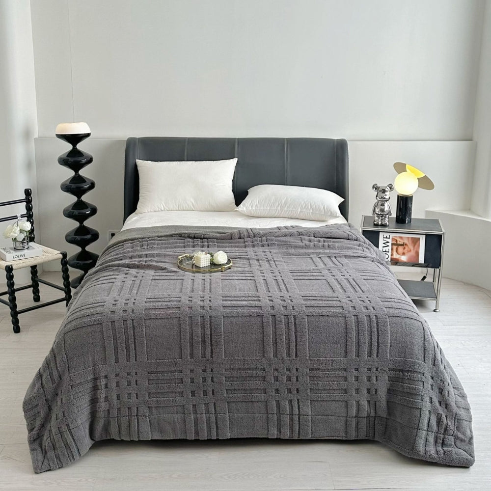 Couverture en microfibre pour femme avec un motif à carreaux élégant pour des soirées douillettes 5