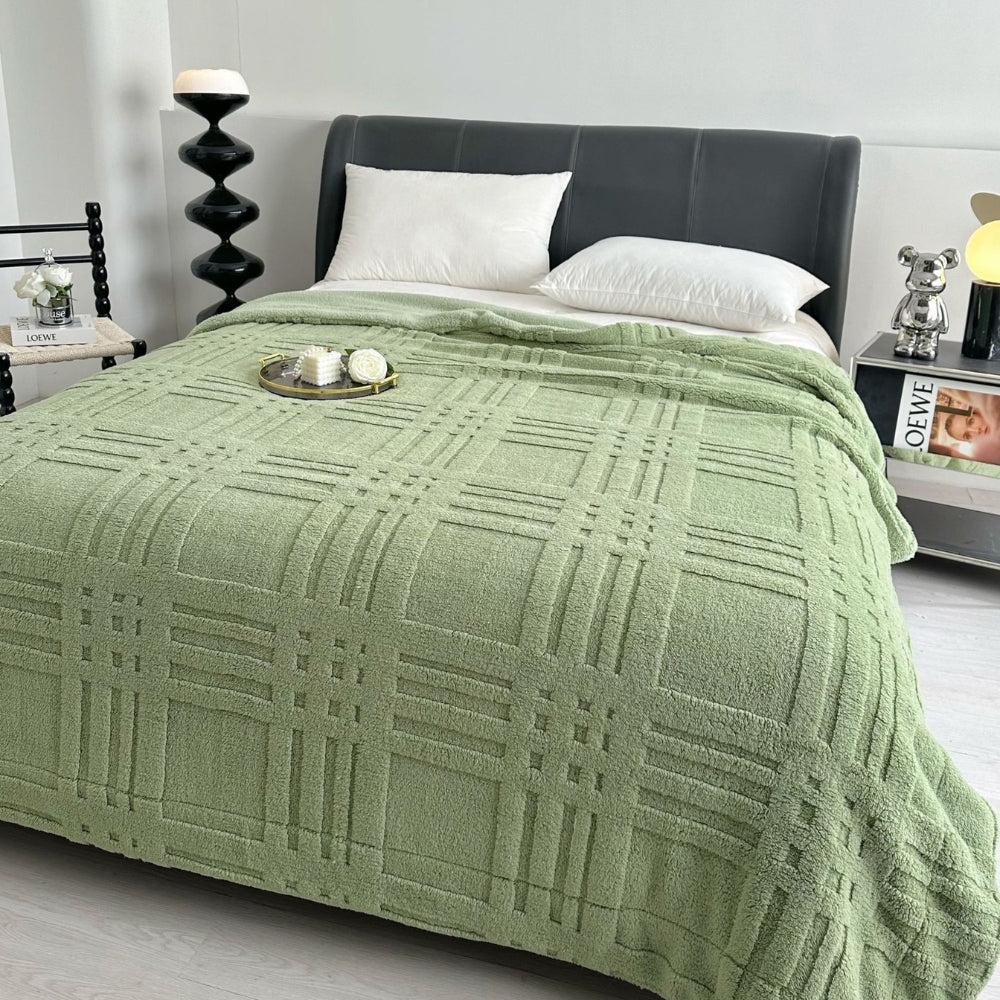Couverture en microfibre pour femme avec un motif à carreaux élégant pour des soirées douillettes 7