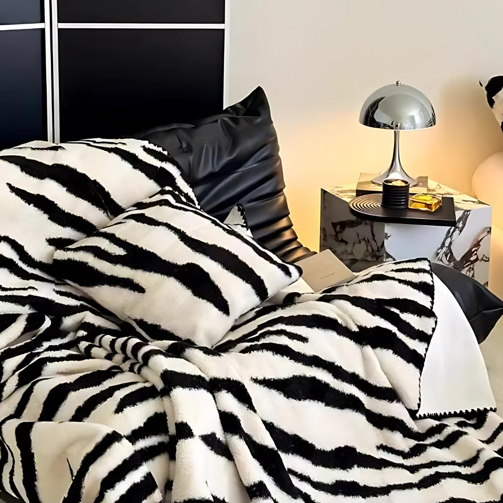 Couverture polaire luxueuse à imprimé zèbre pour plus de confort et de style 1