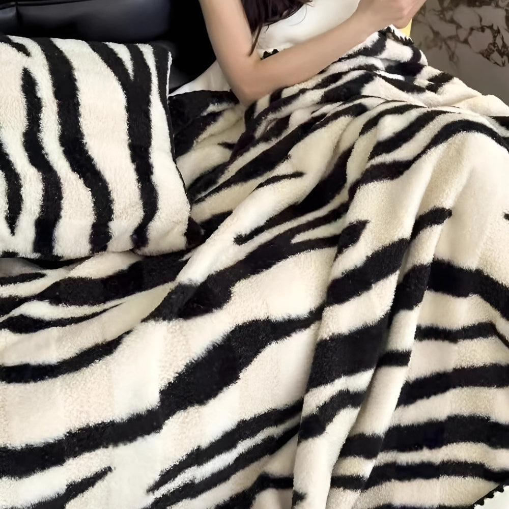 Couverture polaire luxueuse à imprimé zèbre pour plus de confort et de style 3