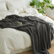 Couverture tricotée douce et minimaliste pour plus de confort et de style 3