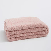 Couverture tricotée douce et minimaliste pour plus de confort et de style 7