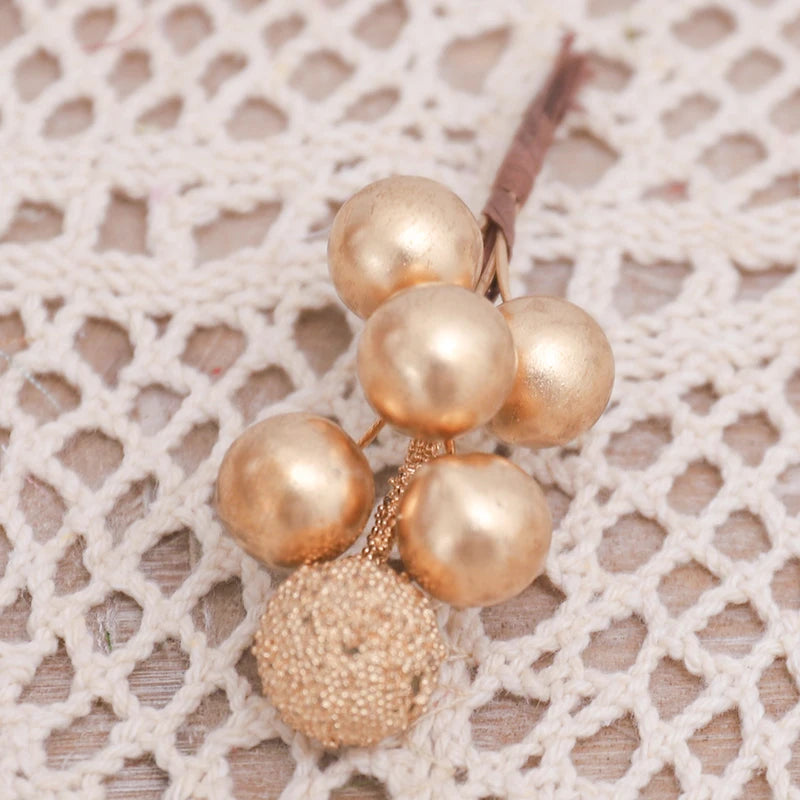 Élégance dorée | Bouquet de Noël pour une décoration festive 0