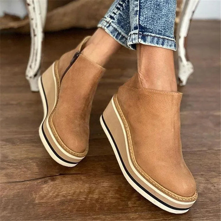 Elegant Waterproof Boots for Women - Stylish and Functional Footwear 0