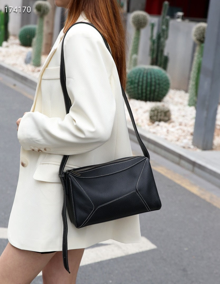 Izabella | Klassinen nahkainen olkalaukku