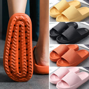 Maxene | Comfortable slip-on slippers for relaxation and travel