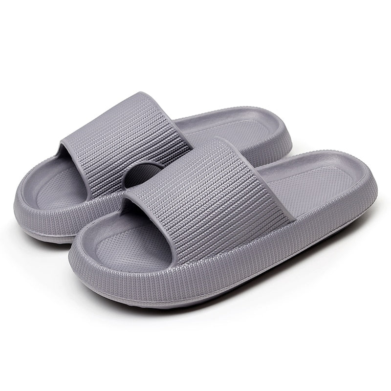 Maxene | Comfortable slip-on slippers for relaxation and travel