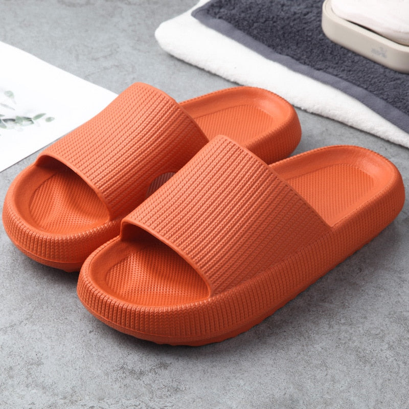 Maxene | Comfortable slip-on slippers for relaxation and travel