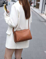 Izabella | Klassinen nahkainen olkalaukku