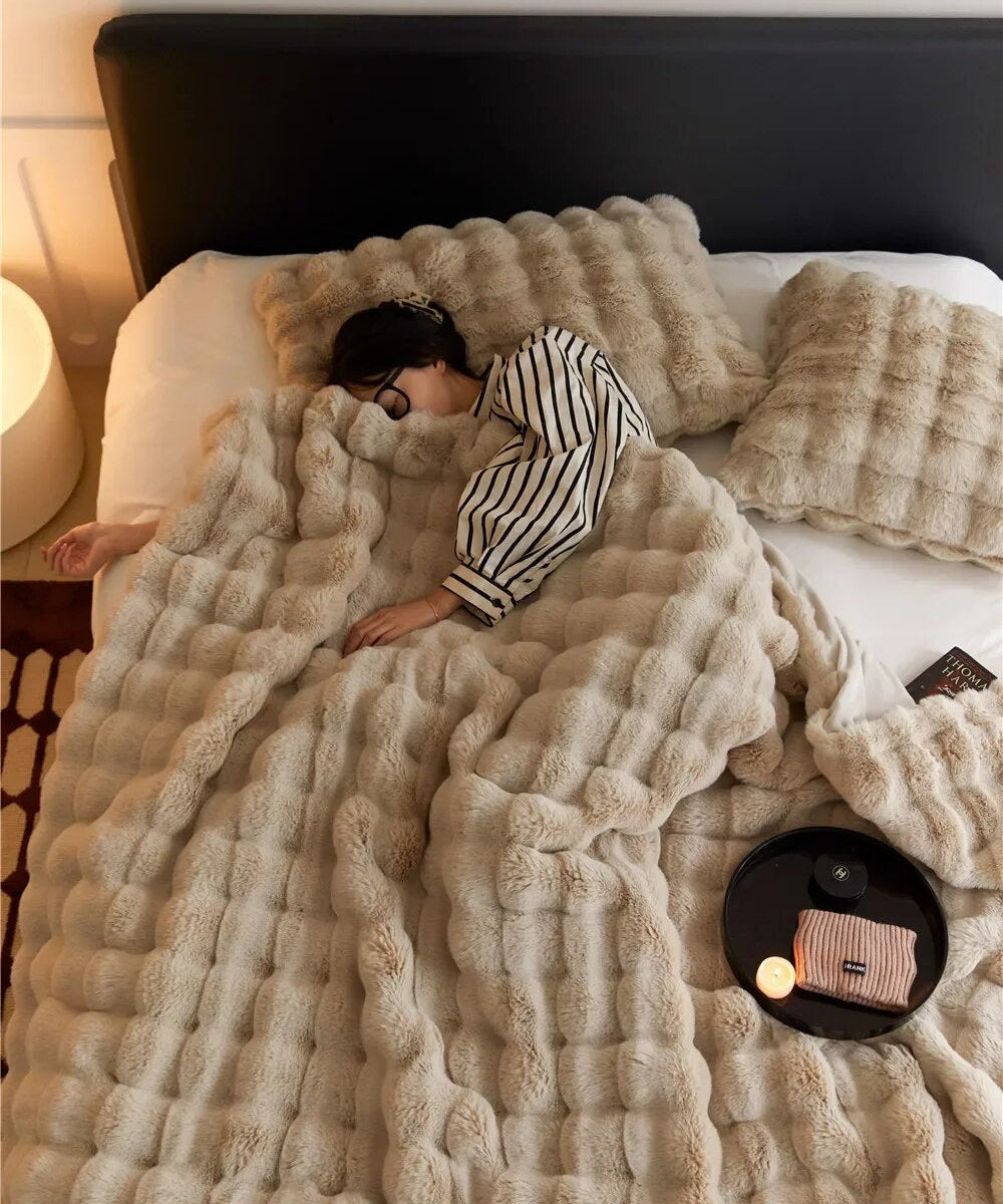La couverture en peluche dont tout le monde parle ! - WarmWool vous garde au chaud pendant les journées froides 0