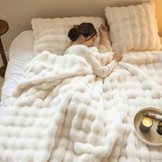 La couverture en peluche dont tout le monde parle ! - WarmWool vous garde au chaud pendant les journées froides 3