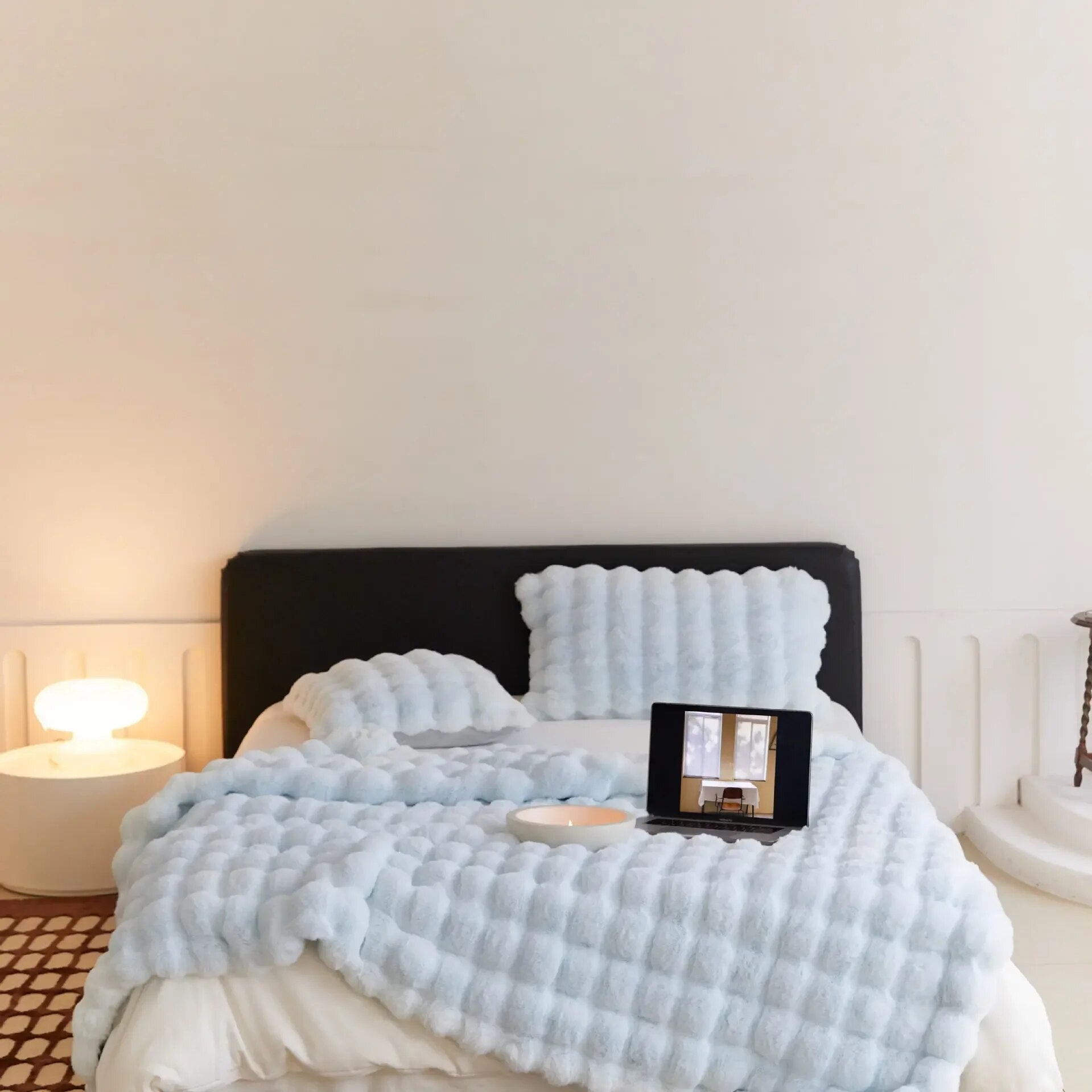 La couverture en peluche dont tout le monde parle ! - WarmWool vous garde au chaud pendant les journées froides 4
