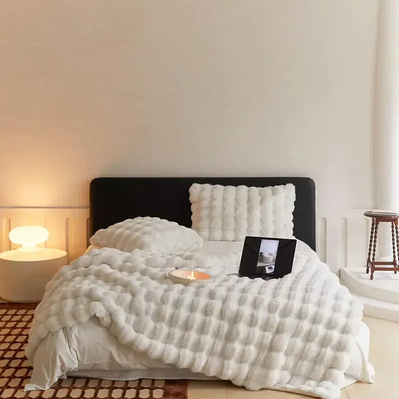 La couverture en peluche dont tout le monde parle ! - WarmWool vous garde au chaud pendant les journées froides 5