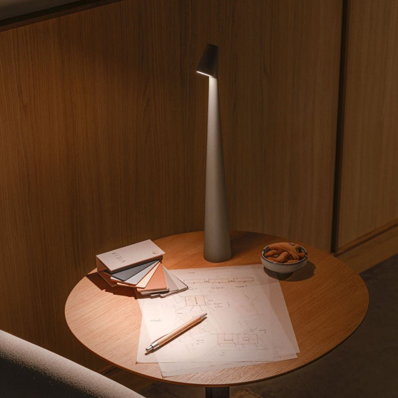 Lampe à faisceau minimaliste 11