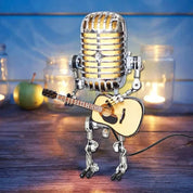 Robot de microphone en métal vintage avec lampe de guitare 1