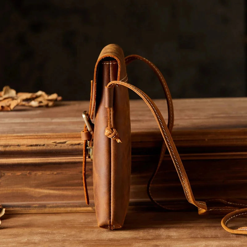 Henry | Kompakti ja tyylikäs retro olkalaukku