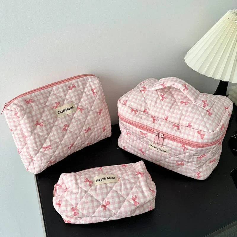Chloe | Meikkipussisarja ruutukuvioilla ja suloisella rusetilla