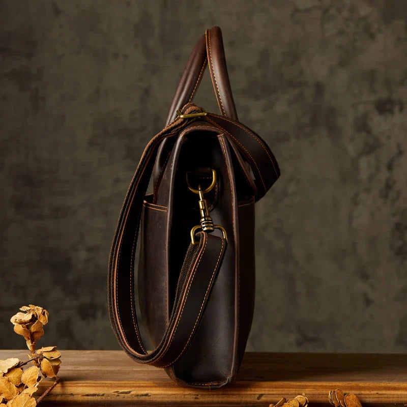 Bristol | Miesten olkalaukku ajattomalla ja monipuolisella tyylillä