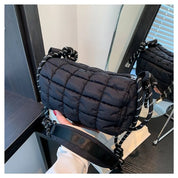 Raegan | Vesitiivis nylonista valmistettu tikattu olkalaukku matkustamiseen