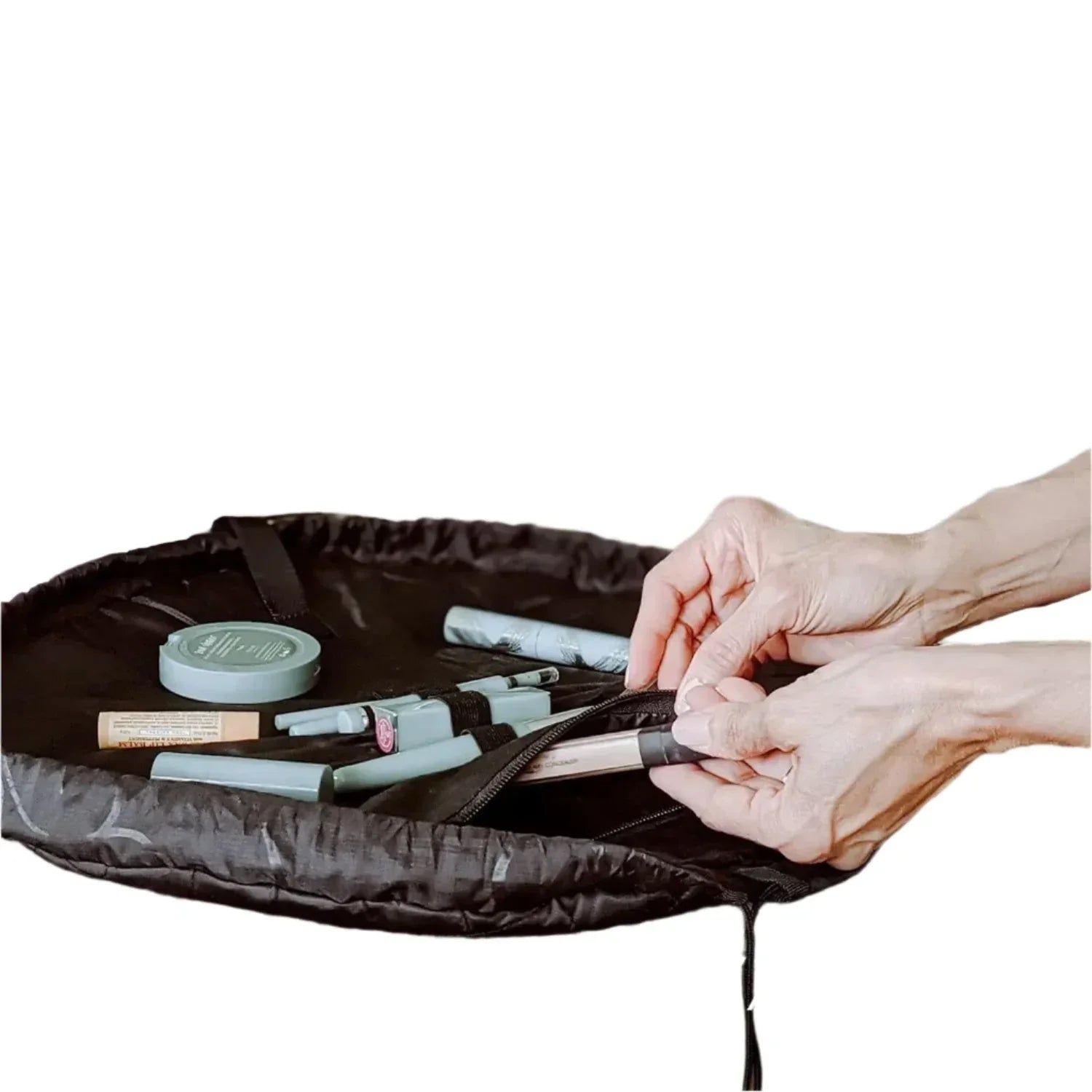 Layla | Elegant and versatile makeup bag with quick access