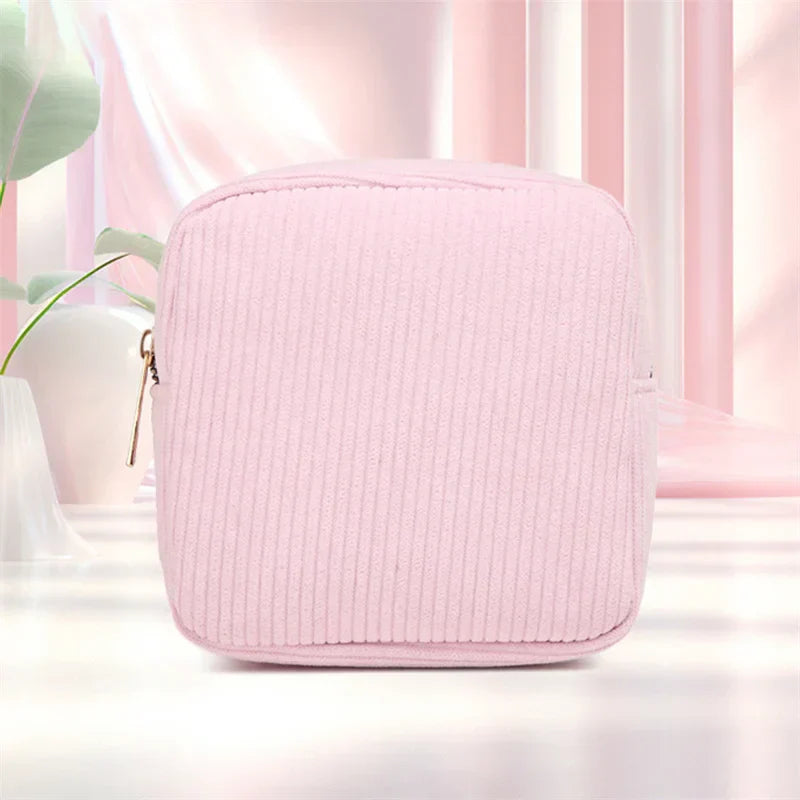 Aura | Trousse de maquillage en velours côtelé tendance et spacieuse