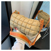 Raegan | Vesitiivis nylonista valmistettu tikattu olkalaukku matkustamiseen