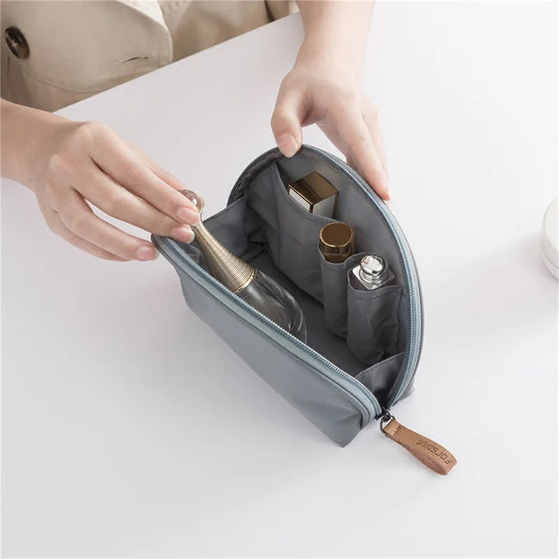 Ayleen | Puolikuun muotoinen vedenpitävä meikkipussi