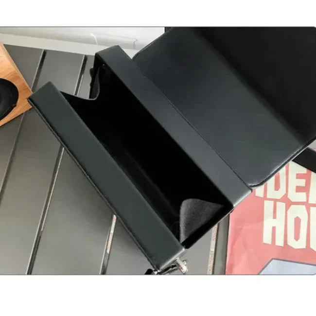 Dario | Tyylikäs ja kompakti olkalaukku ristiin kannettavaksi