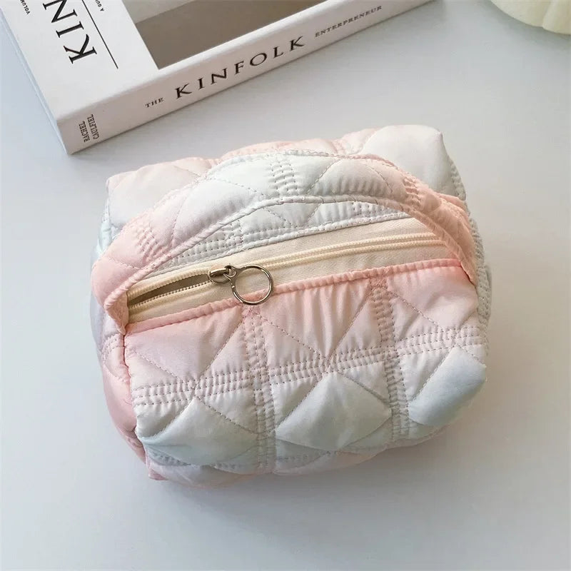 Lilia | Elegant og kompakt quiltet kosmetikkveske