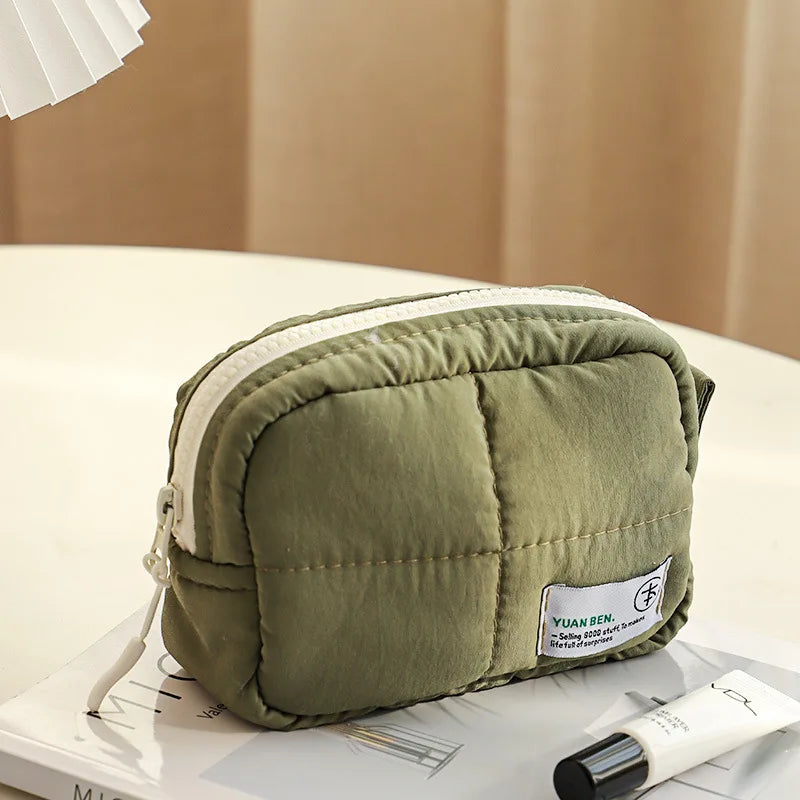 Mica | Holdbar og Romslig Organizer for Skjønnhetsessensialer