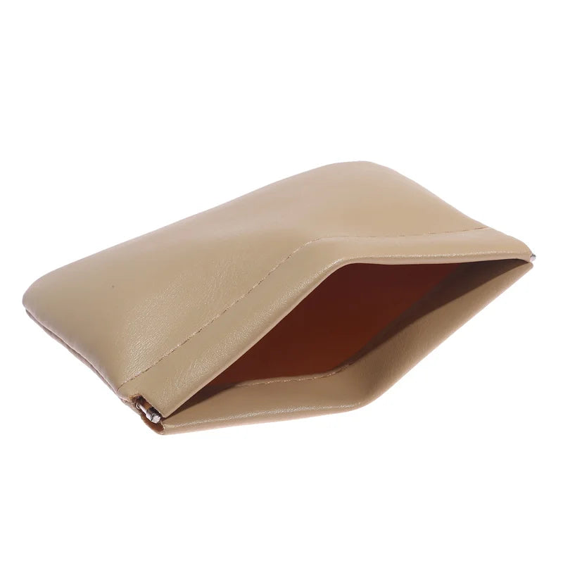 August | Vesitiivis vasikannahkainen meikkipussi