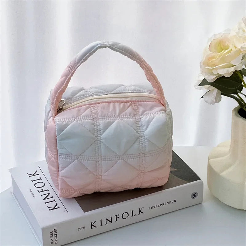 Lilia | Elegant og kompakt quiltet kosmetikkveske