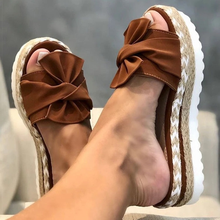 SCARLET | Trendy og elegante sommersandaler med sløyfe
