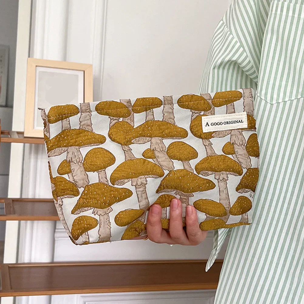 Ellie | Makeup bag with cute mushroom pattern