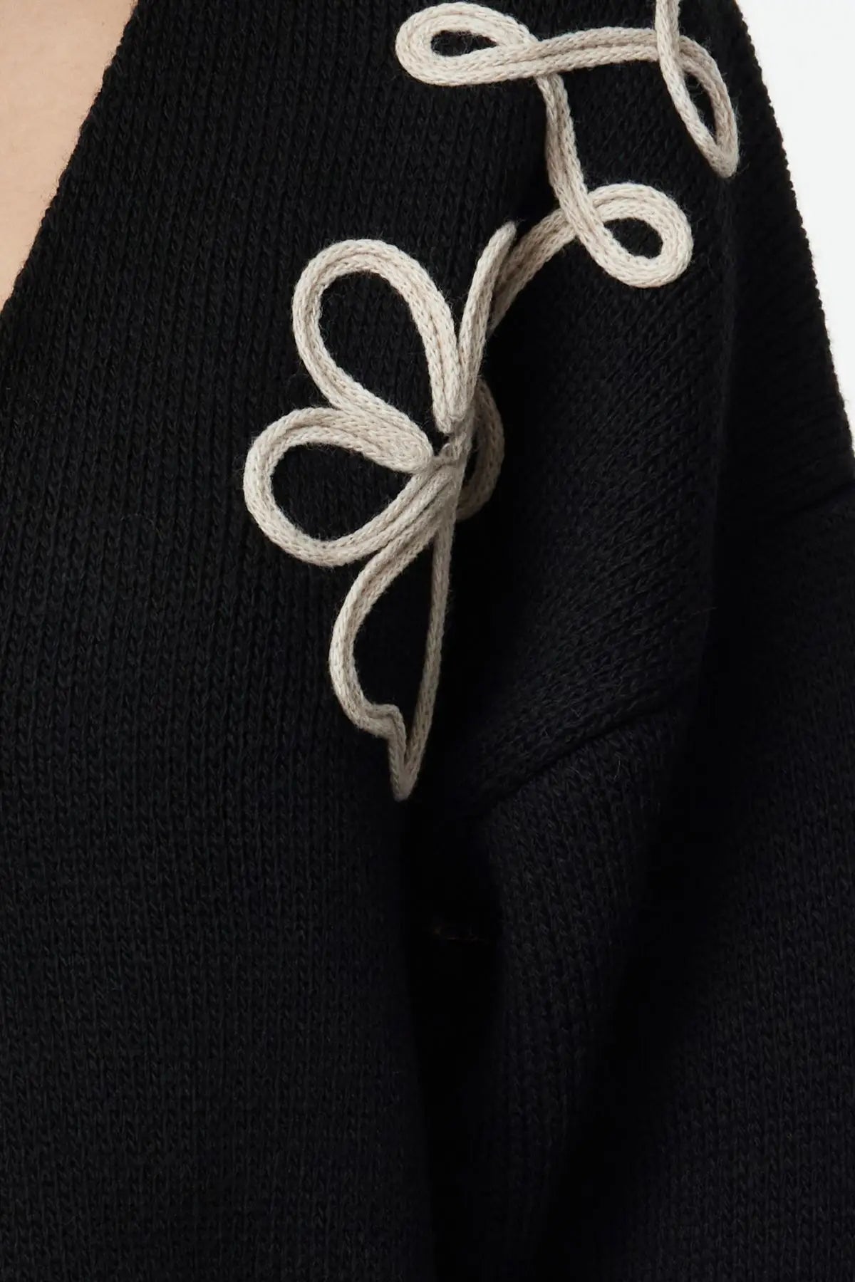 FLOMBOI | Elegantti kukkakuvioinen neuletakki
