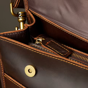 Bristol | Miesten olkalaukku ajattomalla ja monipuolisella tyylillä