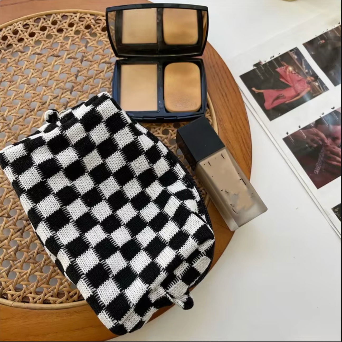 Nova | Sminkepung med rutemønster i trendy Y2K-stil