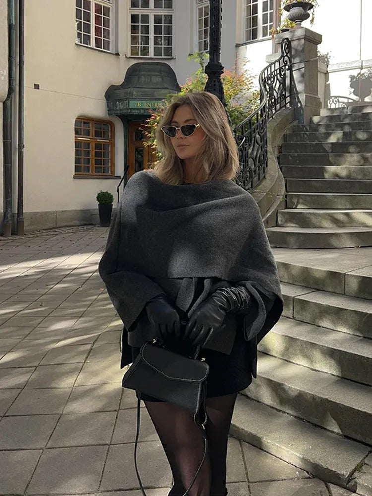 Leah | Elegant and warm wool cape for women in winter