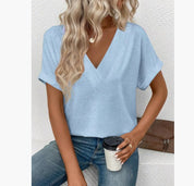 FLORA | Elegant bluse med V-hals