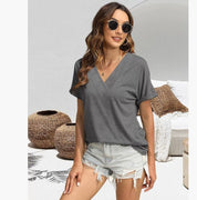 FLORA | Elegant bluse med V-hals