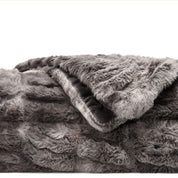 Tyylikäs naisten tekoturkistakki ylelliseen mukavuuteen ja lämpöön