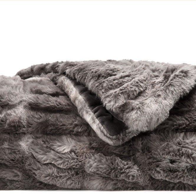 Tyylikäs naisten tekoturkistakki ylelliseen mukavuuteen ja lämpöön