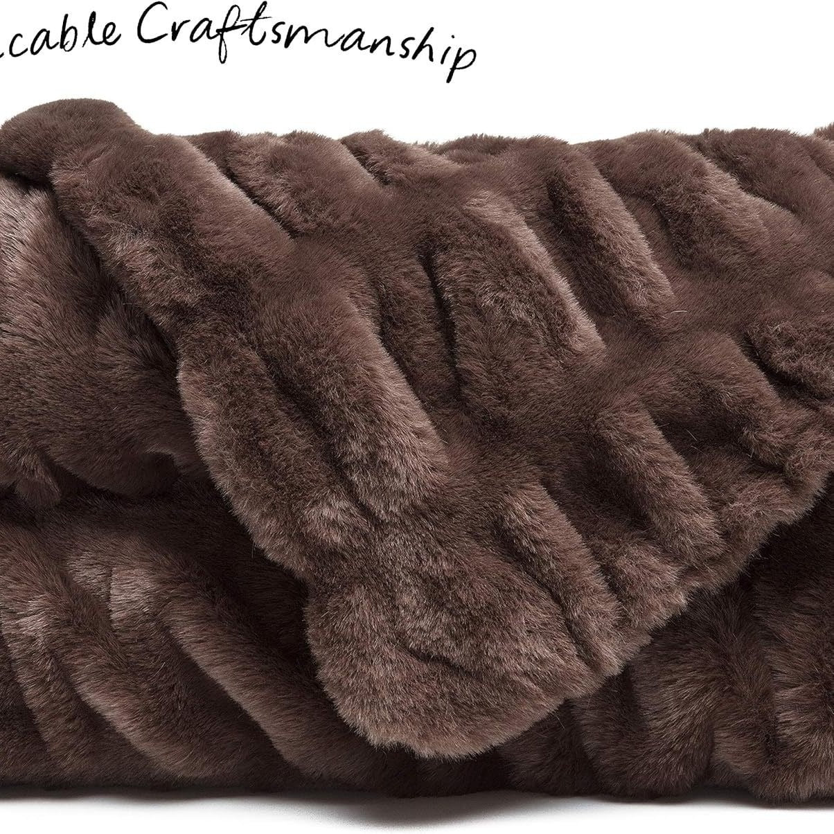 Tyylikäs naisten tekoturkistakki ylelliseen mukavuuteen ja lämpöön