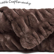 Tyylikäs naisten tekoturkistakki ylelliseen mukavuuteen ja lämpöön