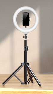 10-tuuman rengasvalo säädettävällä jalustalla ja puhelintelineellä - Ihanteellinen brändäykseen, valokuvaukseen ja vloggaamiseen