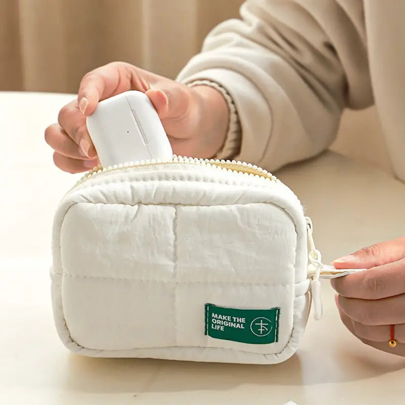 Mica | Holdbar og Romslig Organizer for Skjønnhetsessensialer