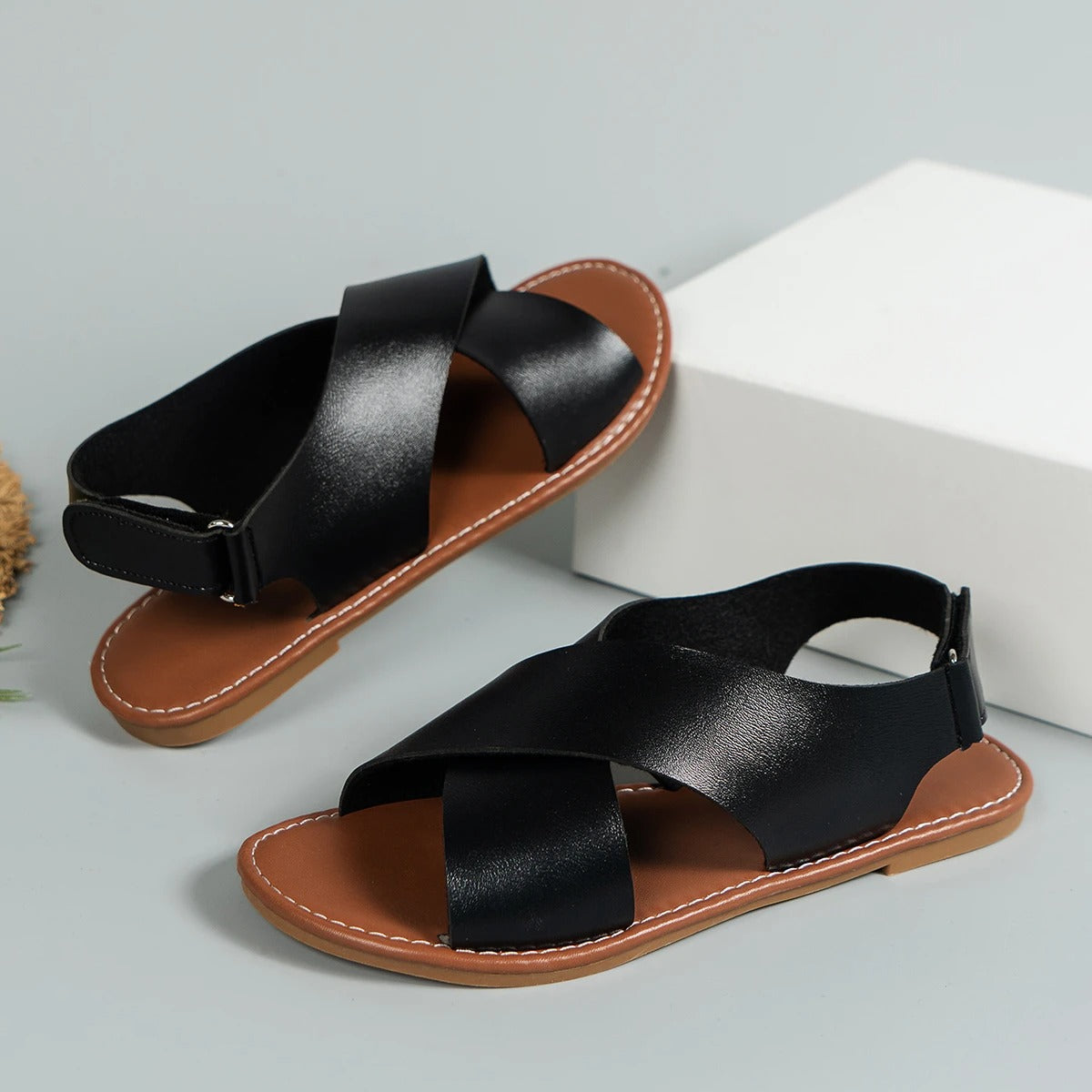 Savannah - Skinnsandaler for kvinner med spenne