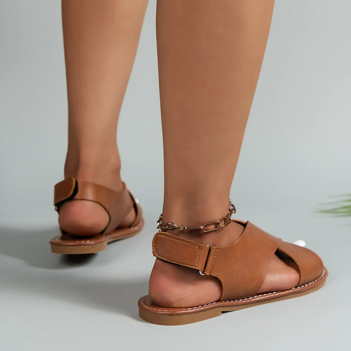Savannah - Skinnsandaler for kvinner med spenne